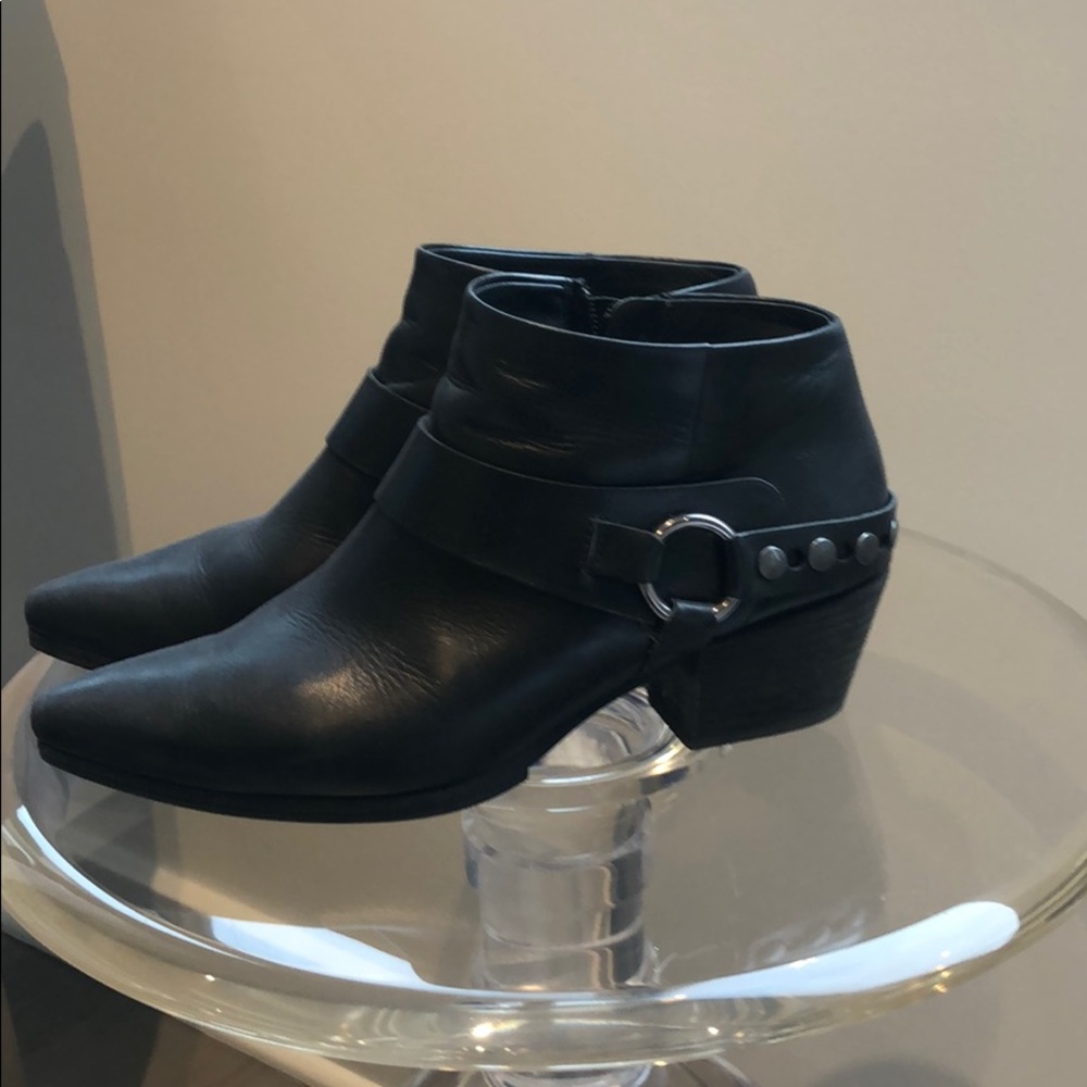 Paul Green ankle booties